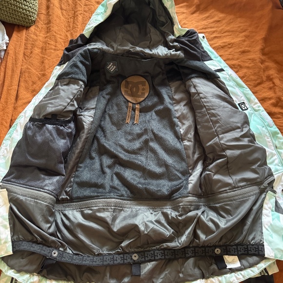 DC Ski and Snowboard Jacket - Picture 3 of 6